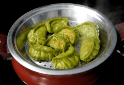 momos spinach with maggi 